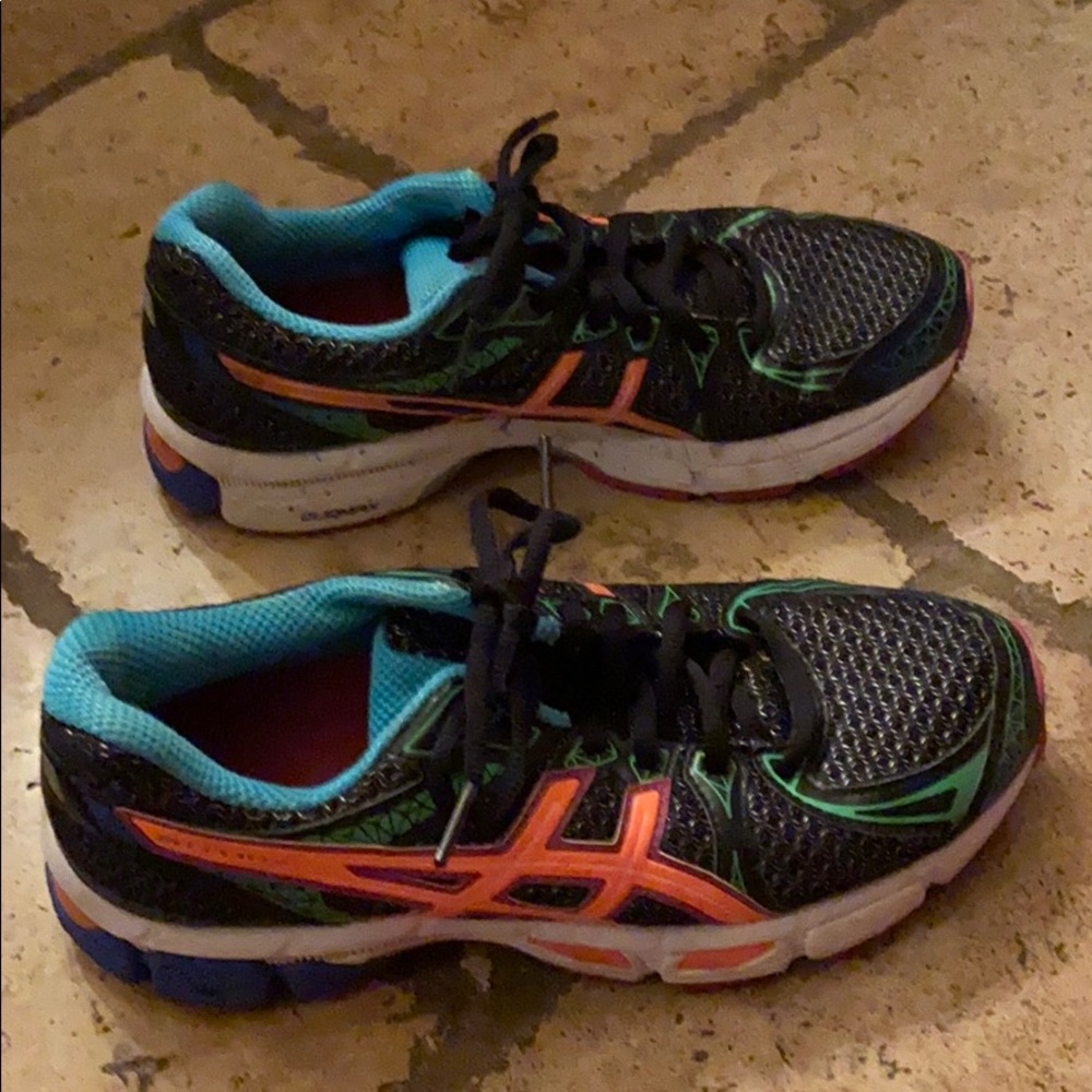 Women’s ASICS - Picture 2 of 8
